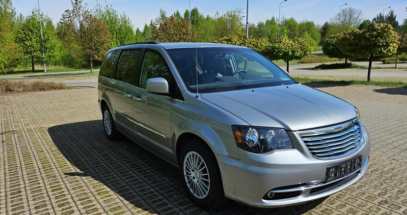 Chrysler Town &amp; Country cena 65000 przebieg: 83000, rok produkcji 2016 z Częstochowa małe 154